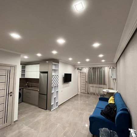יירבאן City Centre Apartment On Sakharov Square מראה חיצוני תמונה